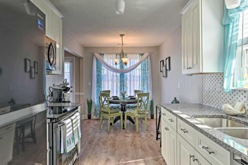 Beach-themed Retreat 10 Mi To Downtown Charleston