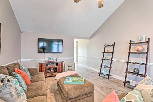 Beach-themed Retreat 10 Mi To Downtown Charleston