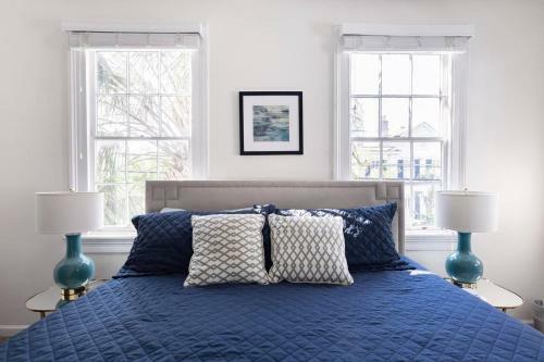 Soak Up The Light At A Chic Duplex 6 Blocks From King Street