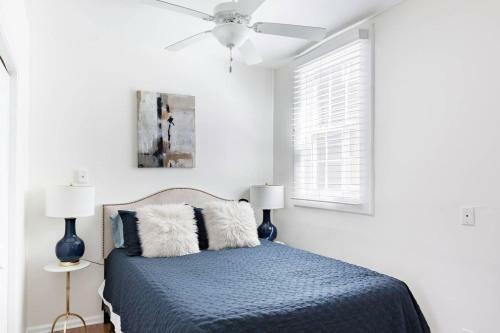 Soak Up The Light At A Chic Duplex 6 Blocks From King Street