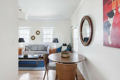 Soak Up The Light At A Chic Duplex 6 Blocks From King Street