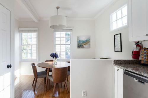 Soak Up The Light At A Chic Duplex 6 Blocks From King Street
