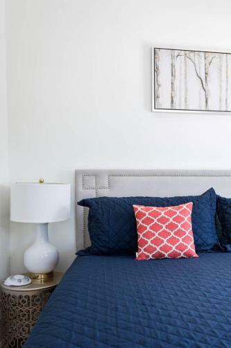 Soak Up The Light At A Chic Duplex 6 Blocks From King Street