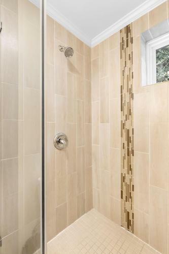 612 E Ashley - Shore Beats Work - 4 Bedrooms