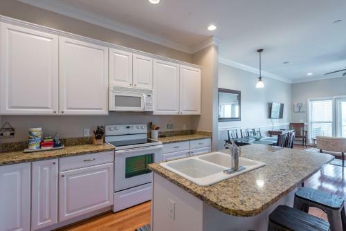 103 Waters Edge ~ 3bed/3bath Townhouse~ Pool~fishing Dock