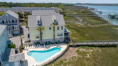 103 Waters Edge ~ 3bed/3bath Townhouse~ Pool~fishing Dock