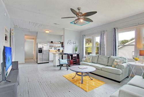 Apartamento New Listing! Boogie Down & Surf?s Up: 2-unit Home Duplex