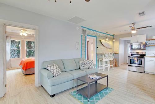 Apartamento New Listing! Boogie Down & Surf?s Up: 2-unit Home Duplex