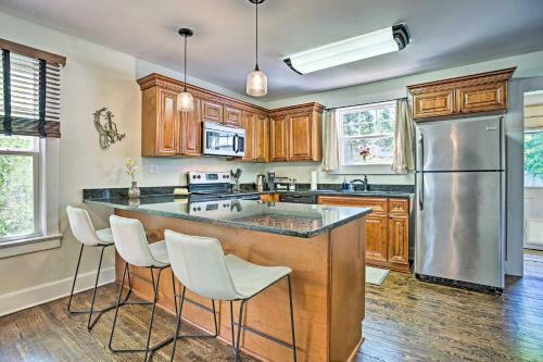 Luxe Updated Greenville Home With Yard Near Downtown!