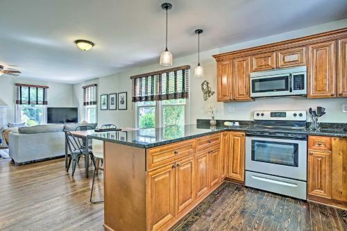 Luxe Updated Greenville Home With Yard Near Downtown!