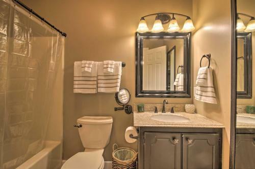 Apartamento Spacious Greenwood Getaway - 2 Mi To Main St!