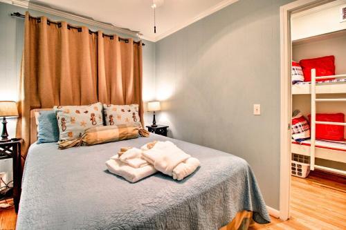 Updated Resort Villa With Pool Access, Steps To Beach