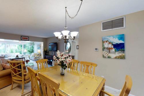 Ocean Cove 826