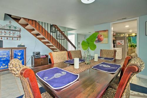 Renovated Villa With 1st-floor Master Walk To Beach