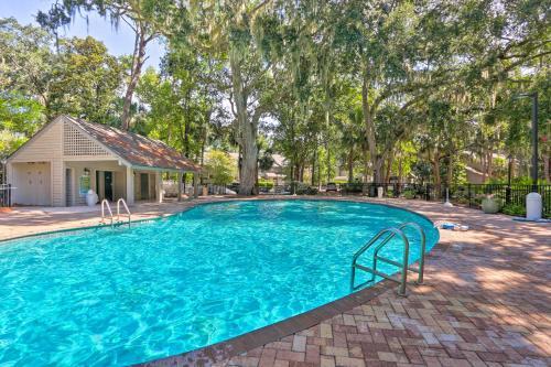New! Renovated Villa With Golf Views Walk To Beach!