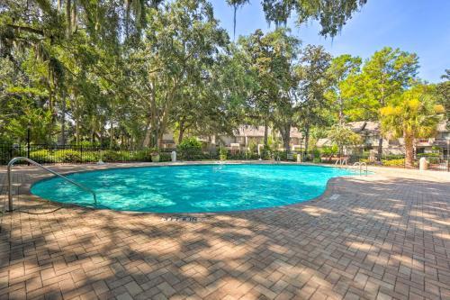 New! Renovated Villa With Golf Views Walk To Beach!