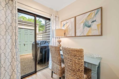 New! Renovated Villa With Golf Views Walk To Beach!