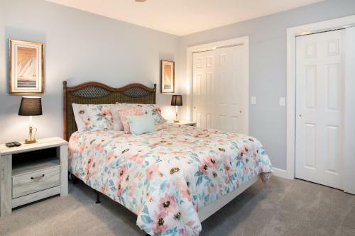 ?offshore Breeze? Retreat W/ Pond & Private Dock Home