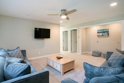 ?offshore Breeze? Retreat W/ Pond & Private Dock Home