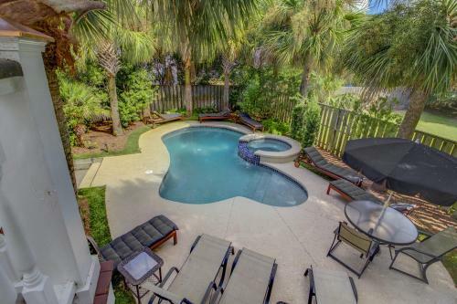 2701 Palm Boulevard