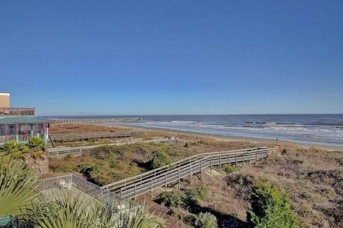 1010 Ocean Palms 201