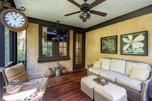 5518 Cypress Point