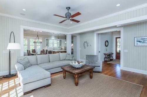 162 Surfsong Road