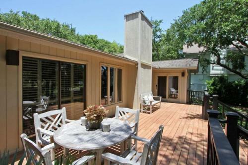 7 Edgewater Ally