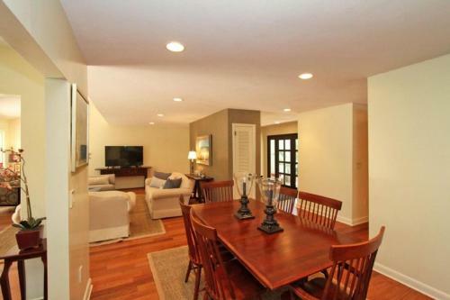 7 Edgewater Ally