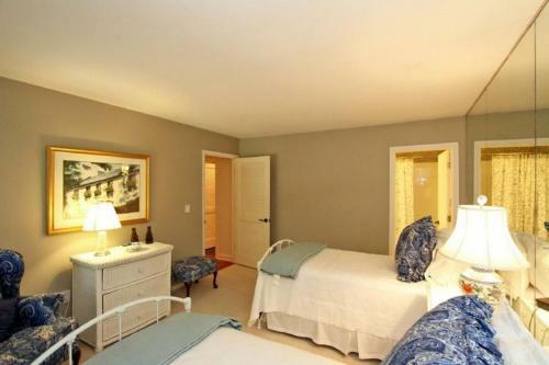 7 Edgewater Ally