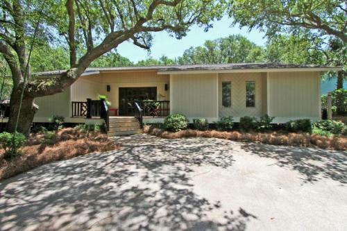 7 Edgewater Ally