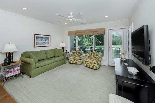 Villa 1380 Fairway Oaks