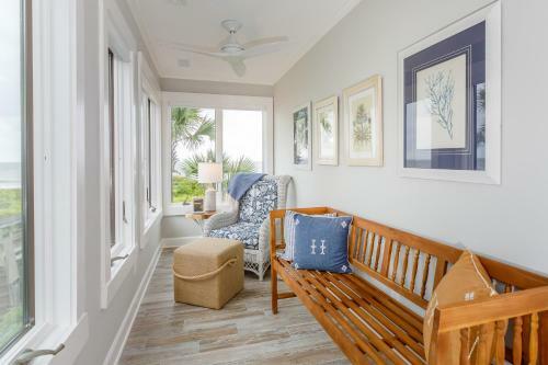 4304 Windswept Villa