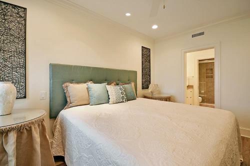5128 Windswept Villa