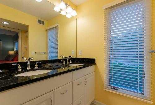 4689 Tennis Club Villa