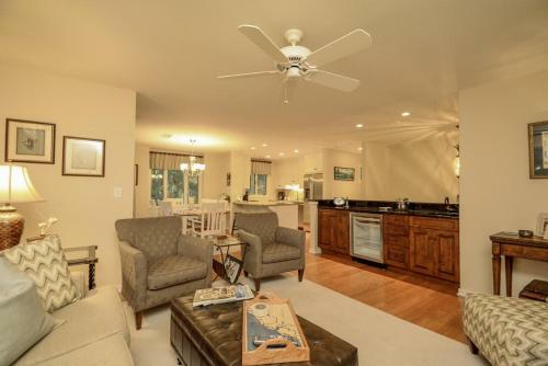 1328 Fairway Oaks Villa