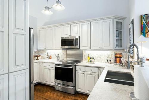 4587 Parkside Villa