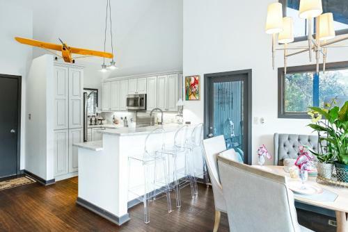 4587 Parkside Villa
