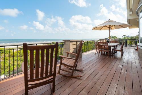 100 Surfsong Road