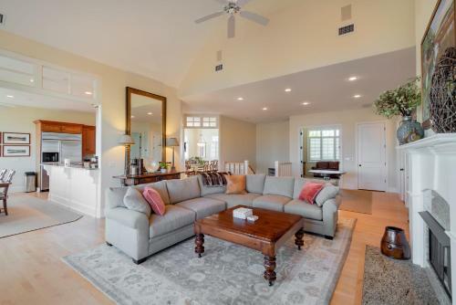 100 Surfsong Road