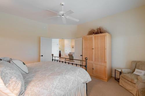 100 Surfsong Road
