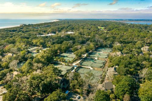 4676 Tennis Club Villa