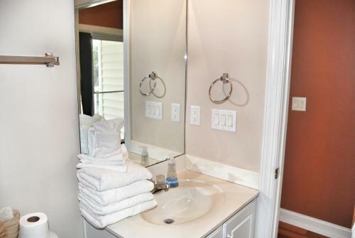 Apartamento 6000 Windsor Green Way 301 Condo
