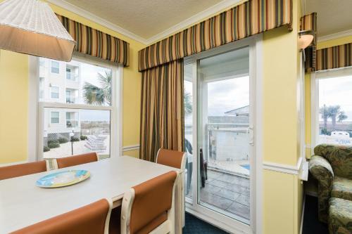 Hotel A Place At The Beach By Capital Vacations