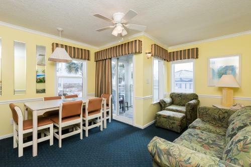 Hotel A Place At The Beach By Capital Vacations