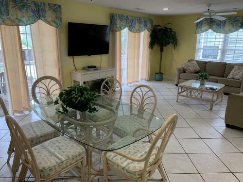Beach Hutt Home