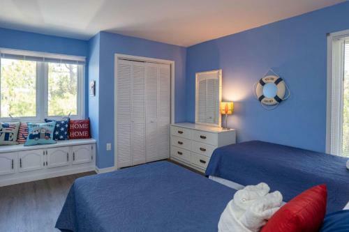 Nautical Watch On Harbor Island
