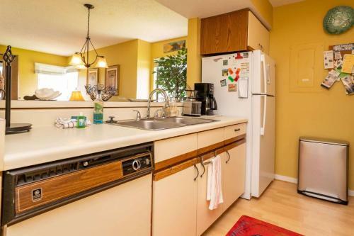 L 212 Harbor Island Condo