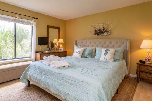 L 212 Harbor Island Condo