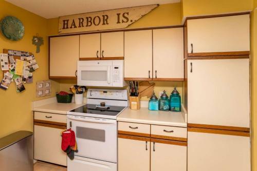 L 212 Harbor Island Condo